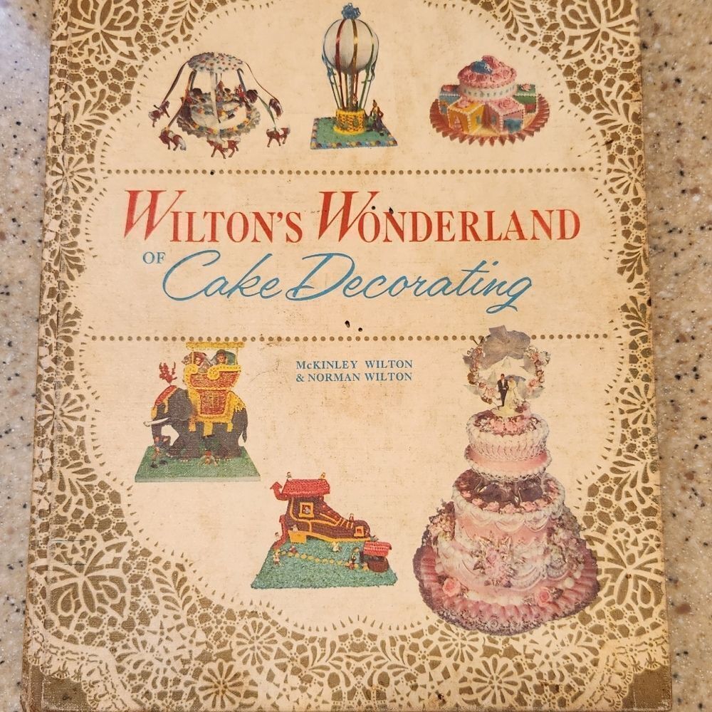 Wilton's Wonderland of Cake Decorating Book 1960 1st Edition